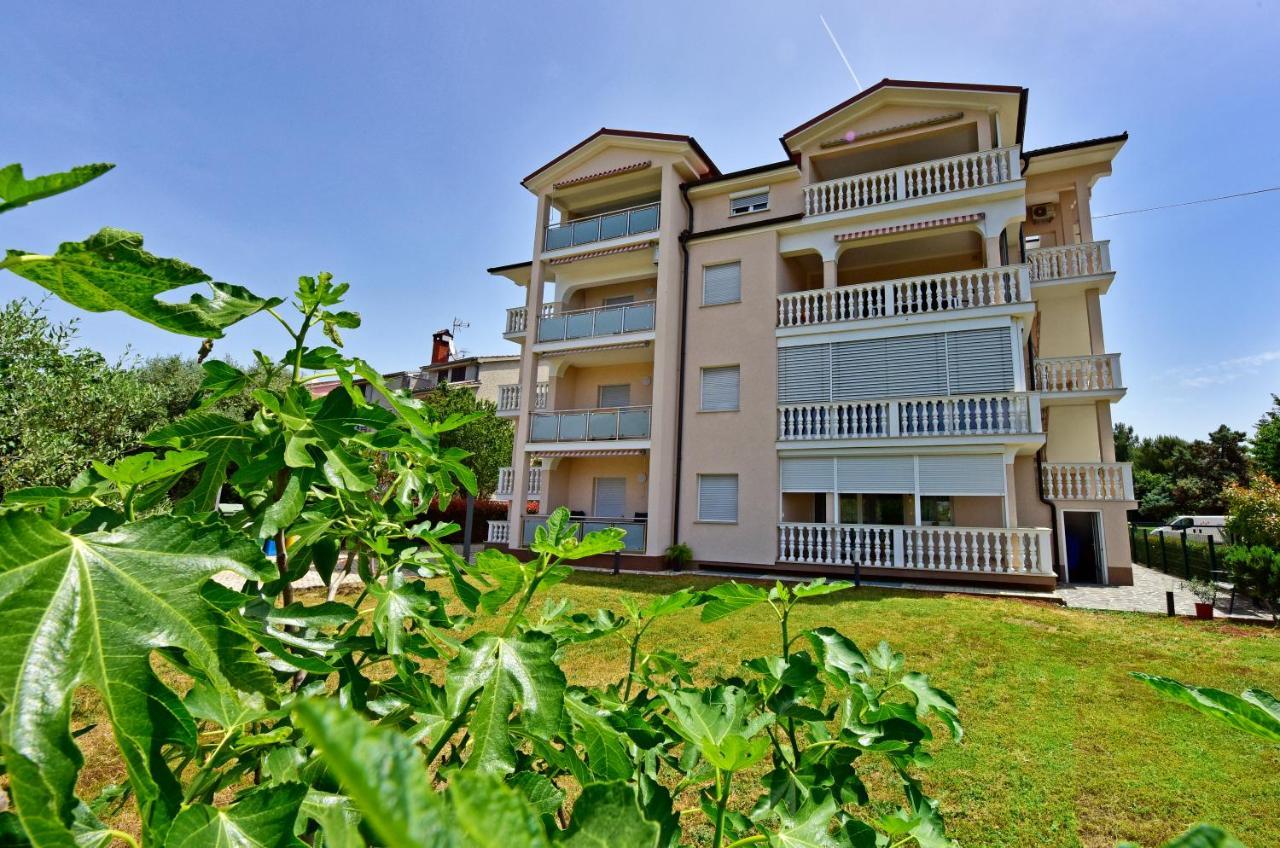 Apartments Elin Sofia Poreč Exteriör bild