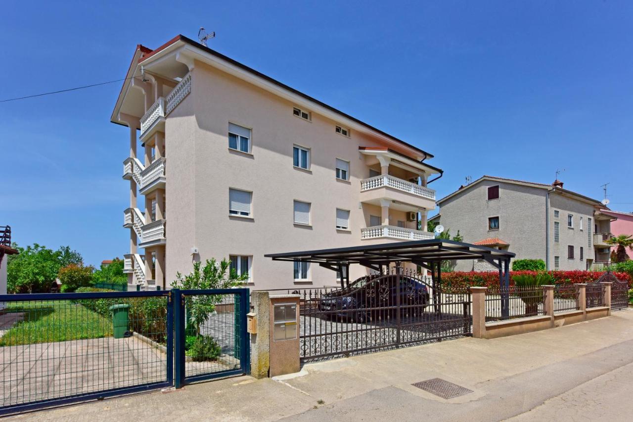 Apartments Elin Sofia Poreč Exteriör bild