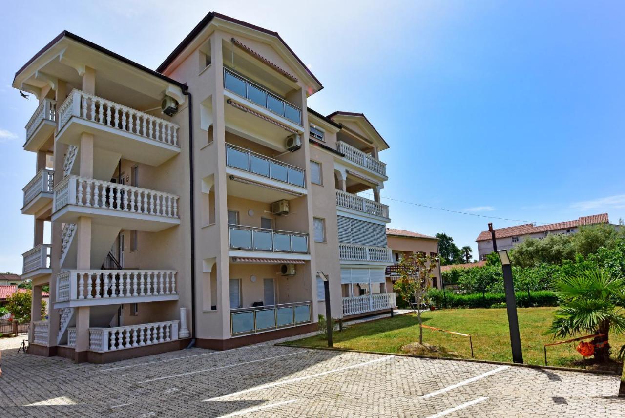 Apartments Elin Sofia Poreč Exteriör bild
