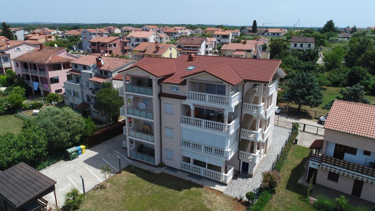 Apartments Elin Sofia Poreč Exteriör bild
