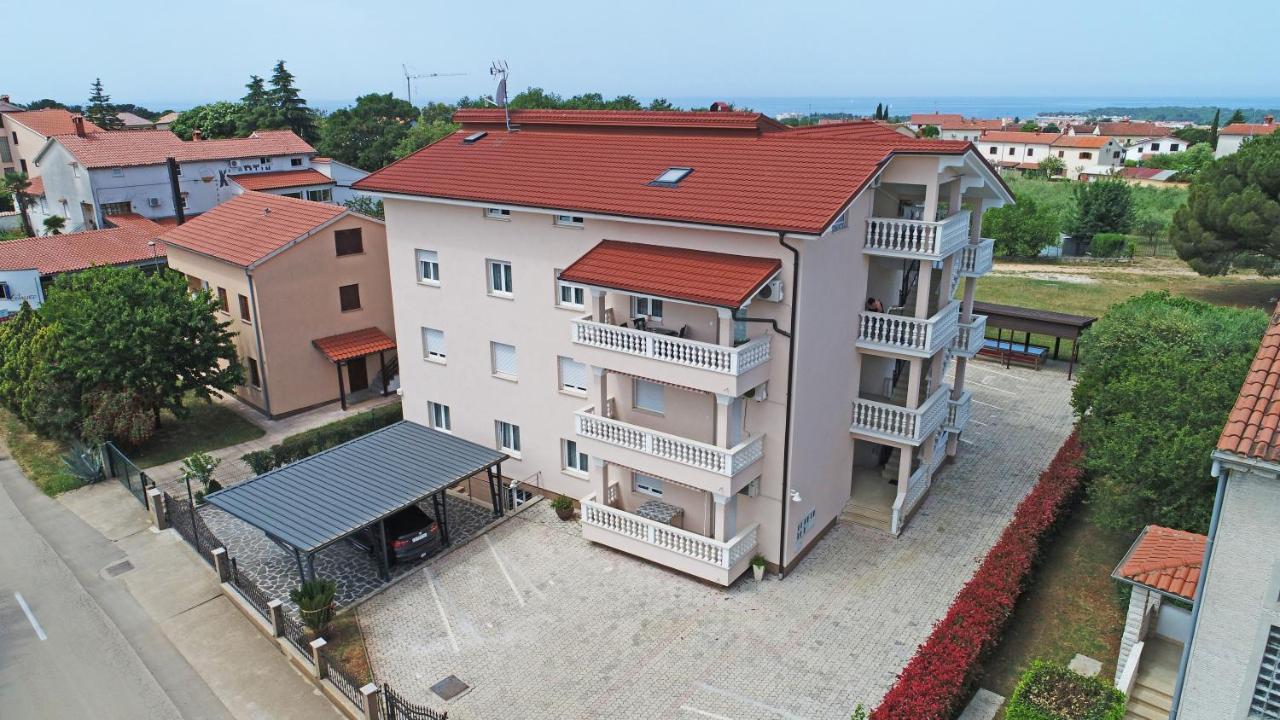 Apartments Elin Sofia Poreč Exteriör bild